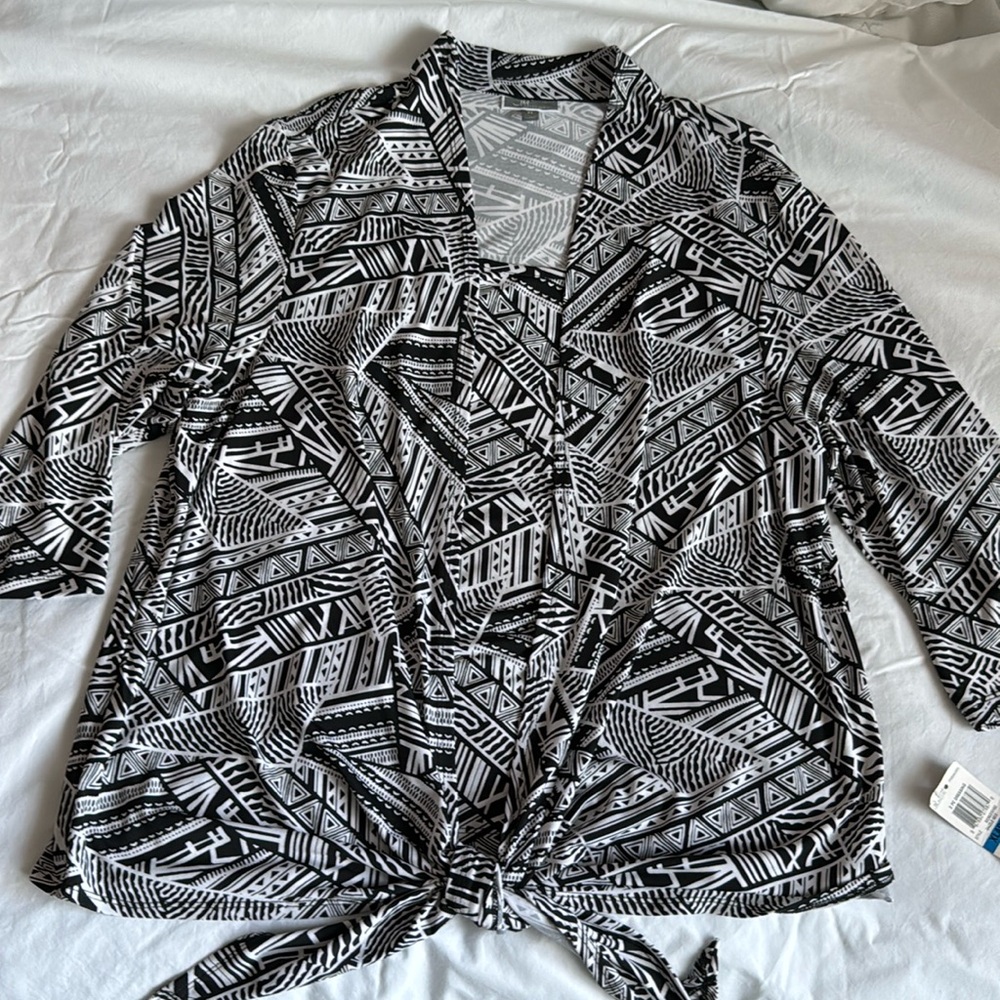 New! Black and White top
